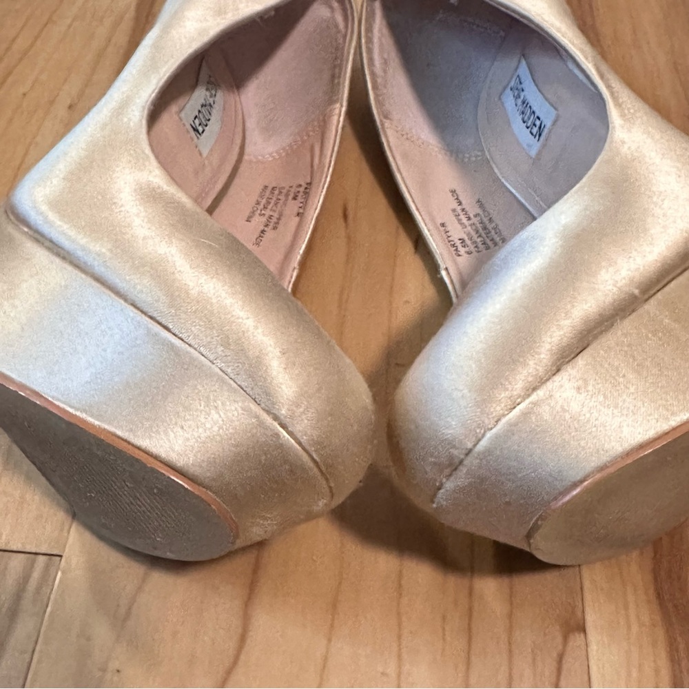 Steve Madden Rare 2011 Shimmering Nude Satin Rhinestone stiletto pumps - Picture 5 of 14